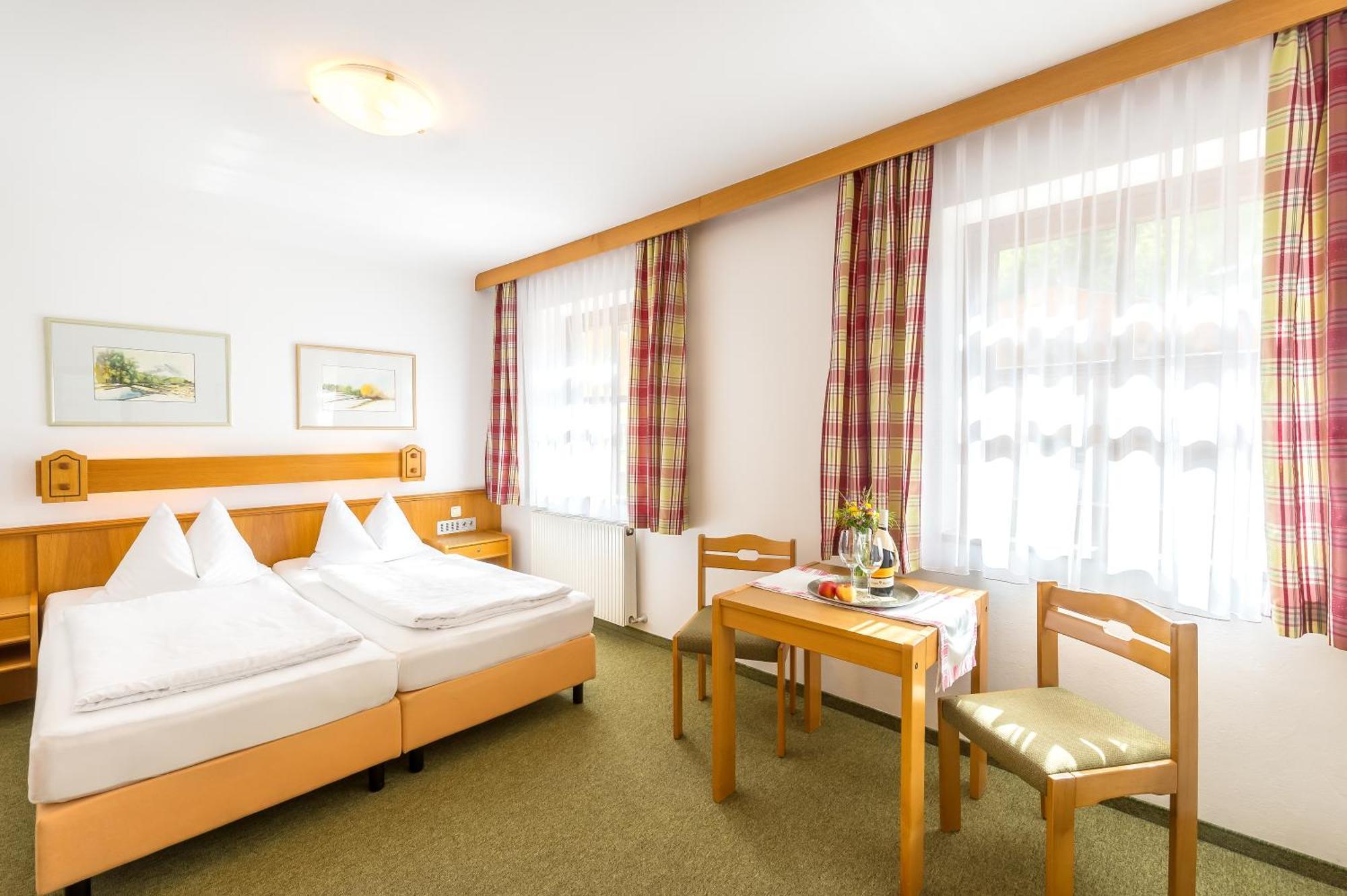 Landhotel Almroesl Im Grossarltal Hüttschlag Rum bild