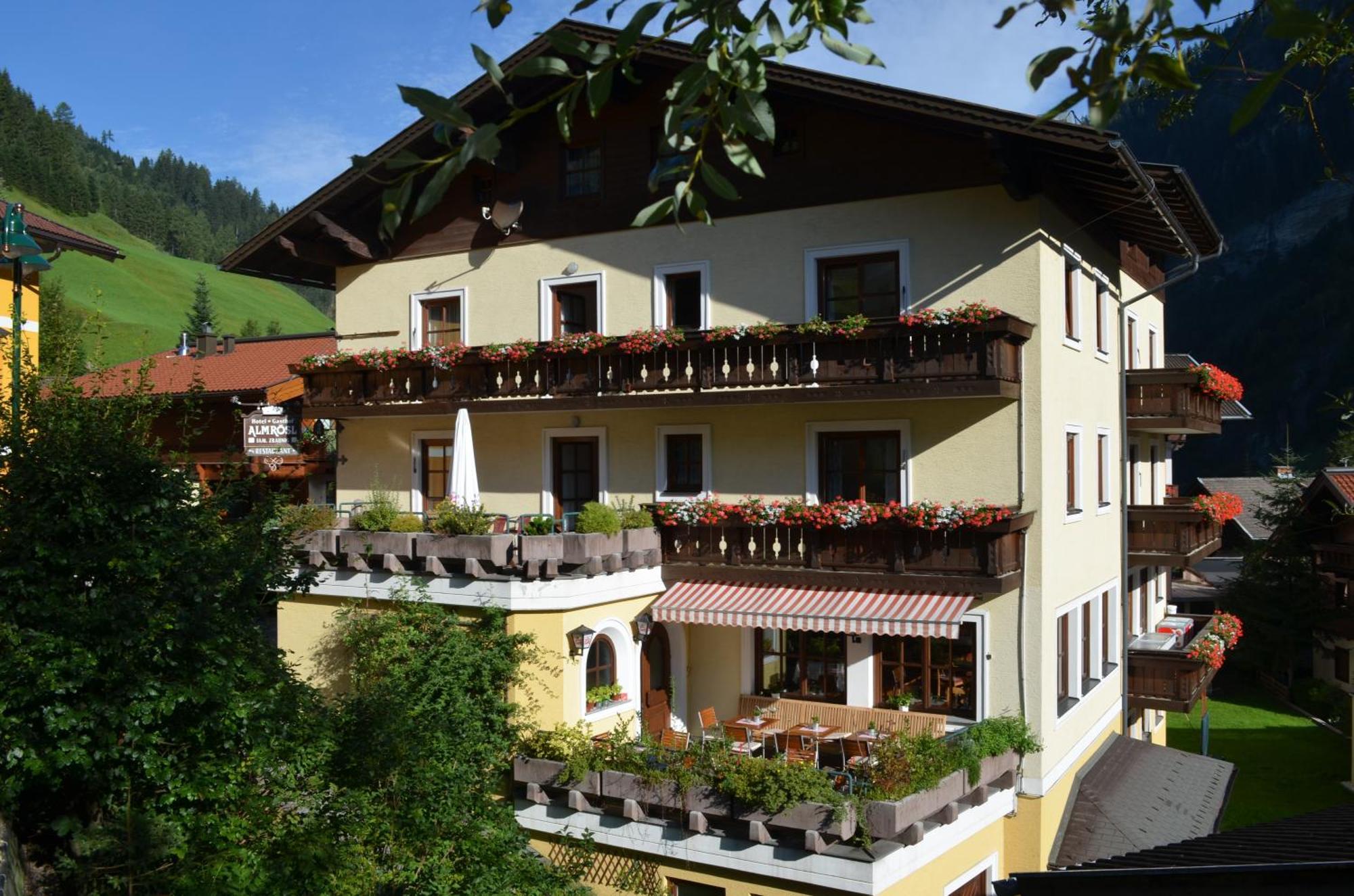 Landhotel Almroesl Im Grossarltal Hüttschlag Rum bild